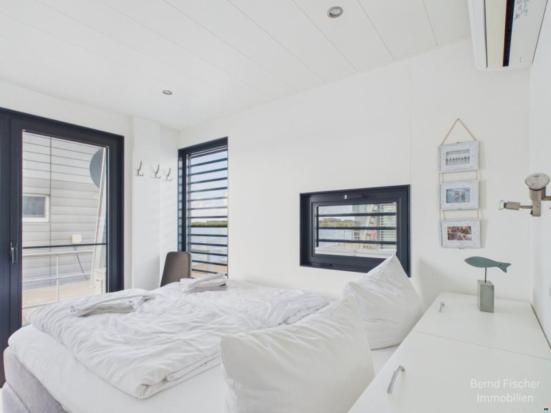 Floating Home 44
