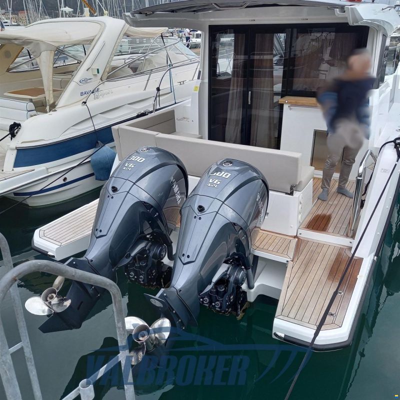 Sealine C335V