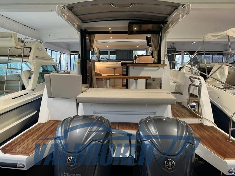 Sealine C335V