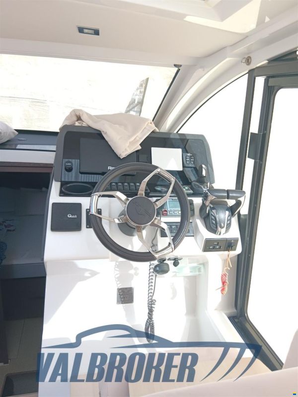 Sealine C335V