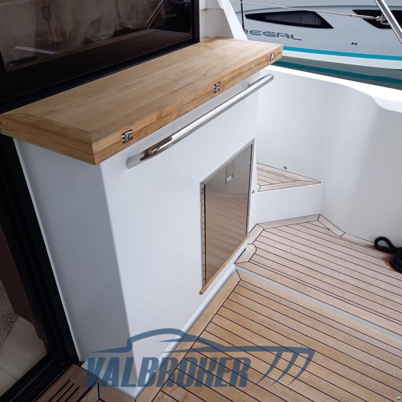 Sealine C335V