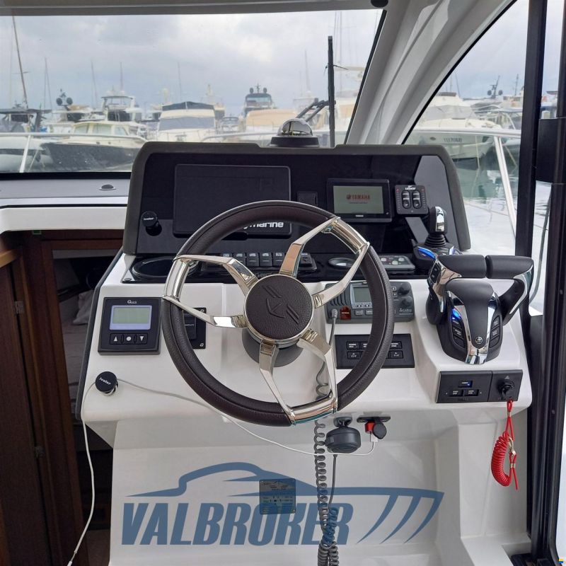 Sealine C335V