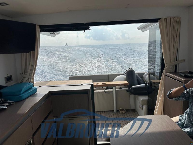 Sealine C335V