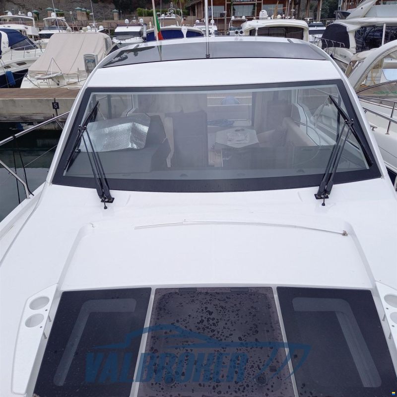 Sealine C335V