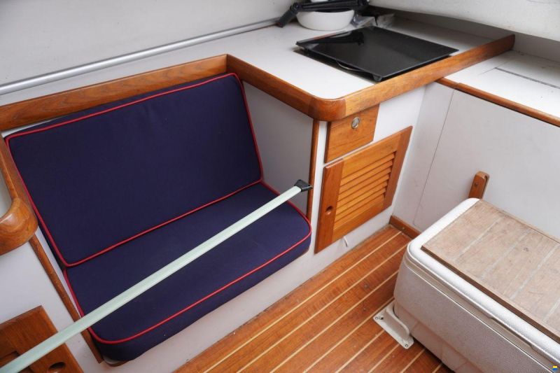 Alerion Express 28