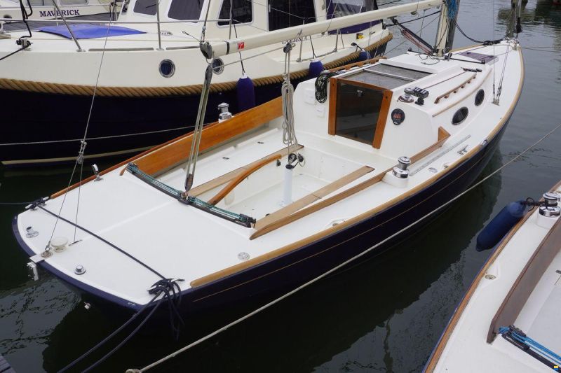 Alerion Express 28