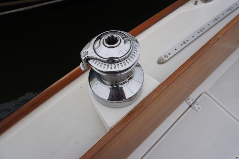 Alerion Express 28