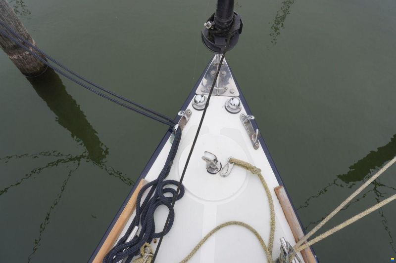 Alerion Express 28
