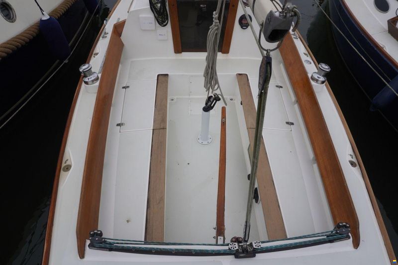 Alerion Express 28