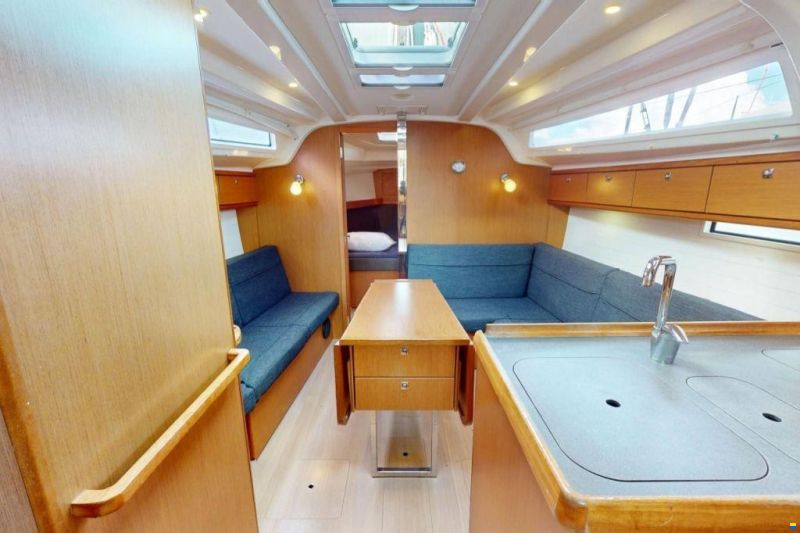 Bavaria Cruiser 37