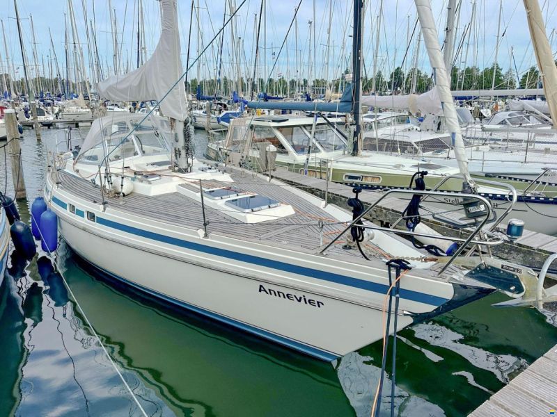 Contest 38 S Winged Keel