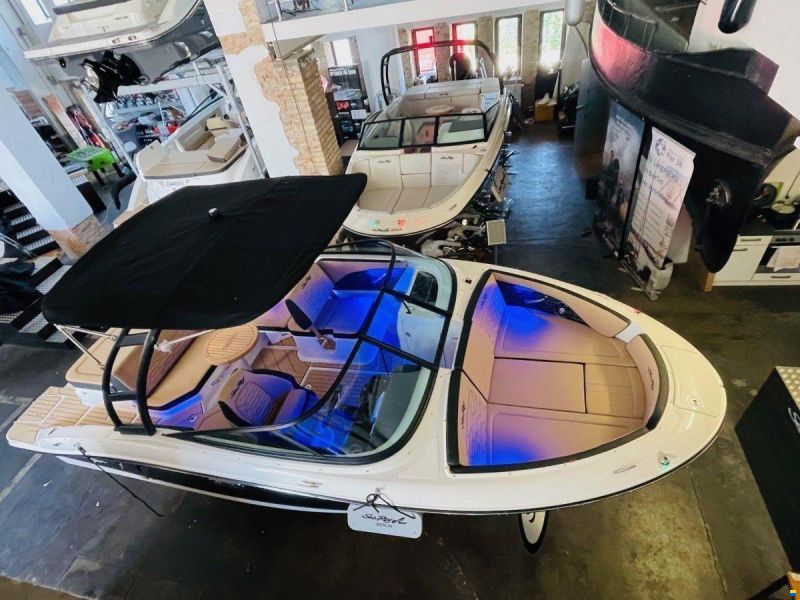 Sea Ray 210 SPXE