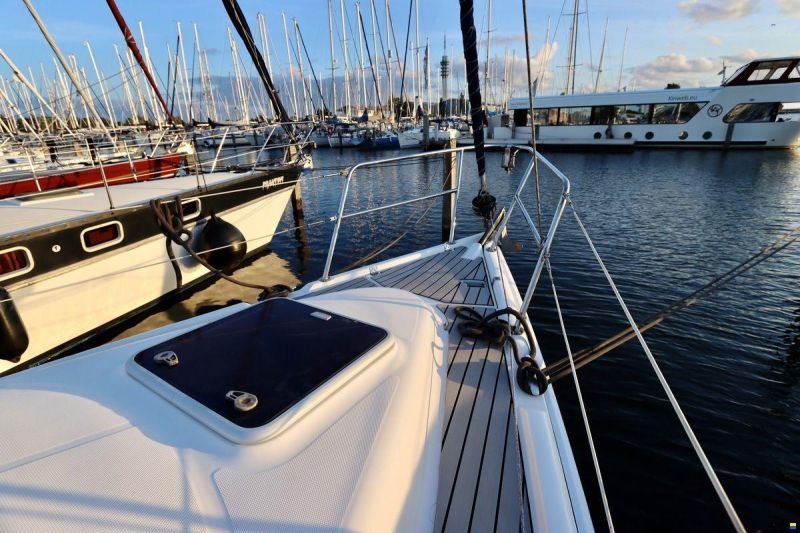 Hunter 306