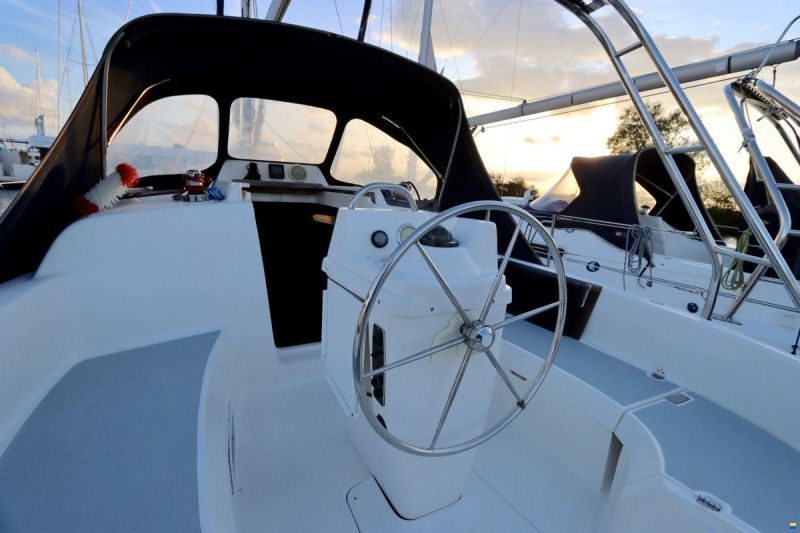 Hunter 306