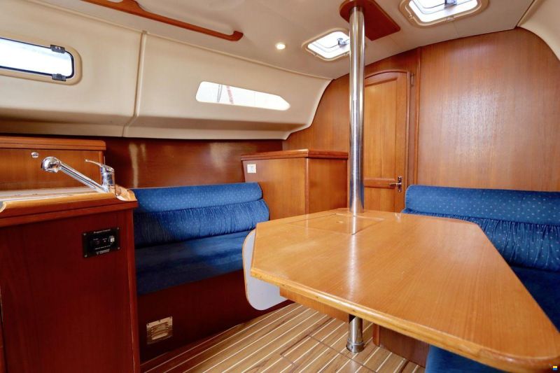 Hunter 306