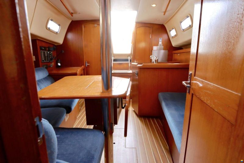 Hunter 306