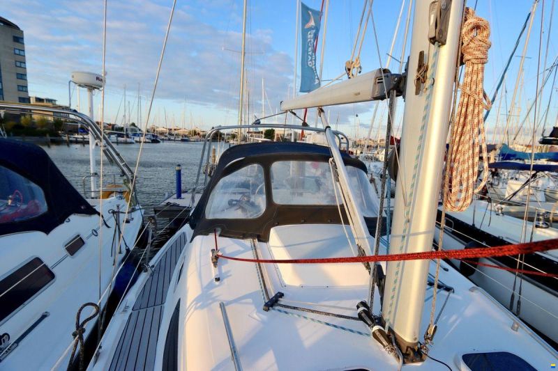 Hunter 306