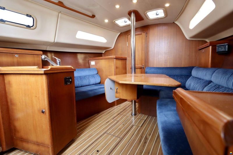 Hunter 306