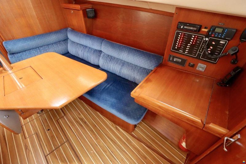 Hunter 306