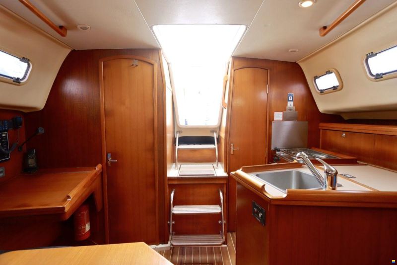 Hunter 306