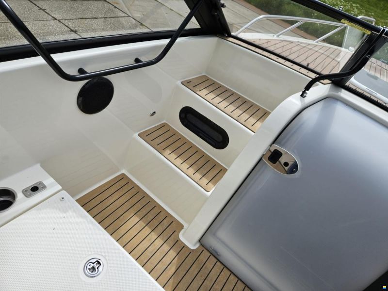 Quicksilver Activ 675 Cruiser