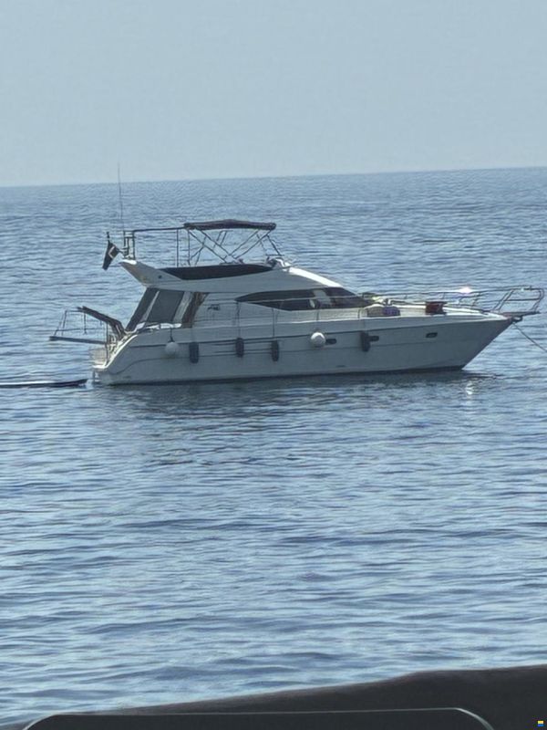 Azimut AZ 40