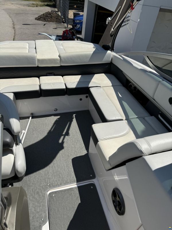 Regal 2100