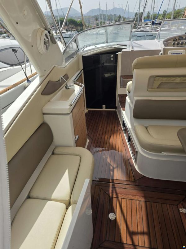 Regal 3260 Commodore