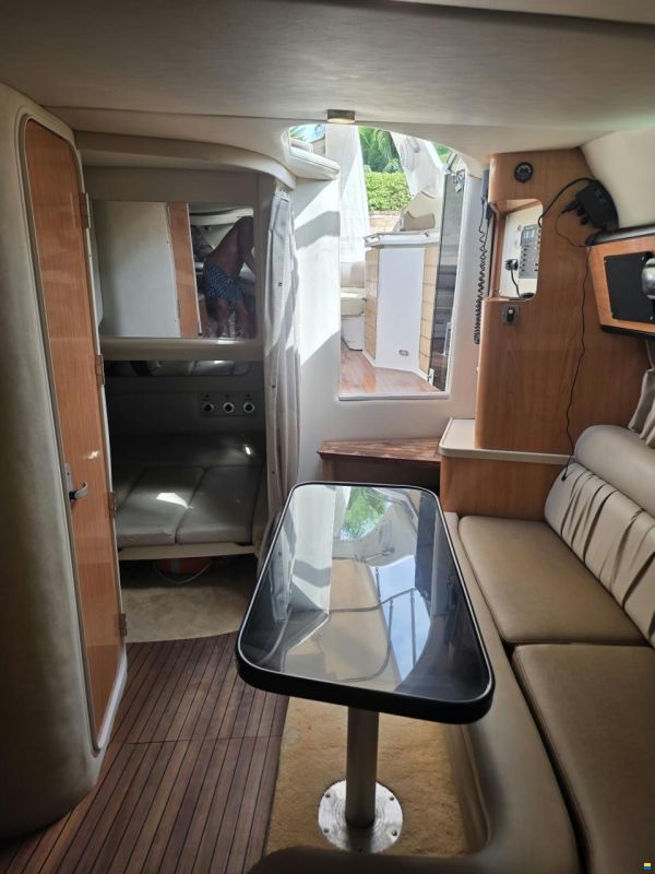 Regal 3260 Commodore