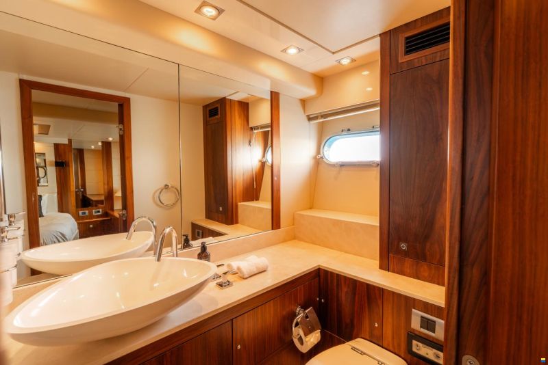 Sunseeker Predator 64