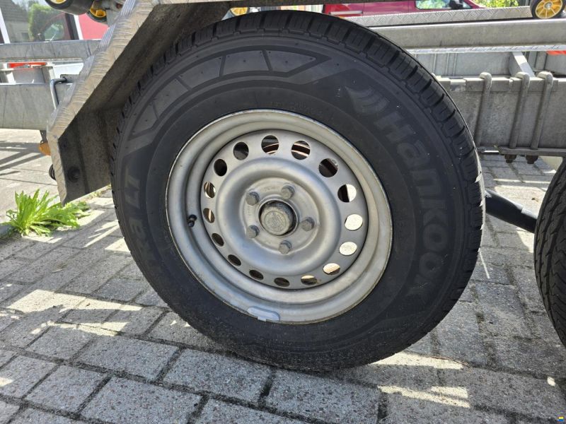 PEGA V-Liner 2700 kg + elektr. lier