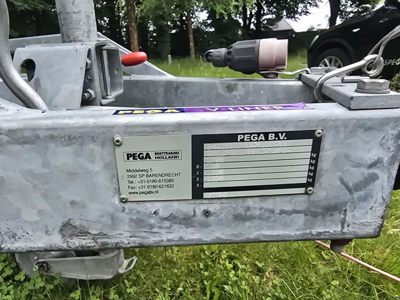 PEGA V-Liner 2700 kg + elektr. lier
