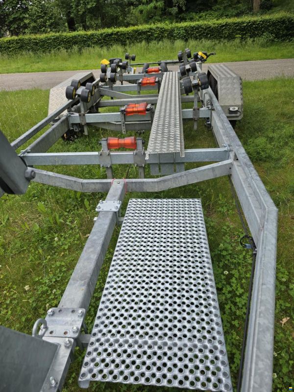 PEGA V-Liner 2700 kg + elektr. lier
