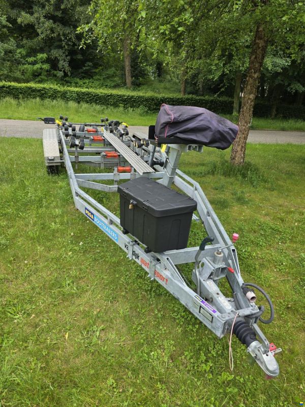 PEGA V-Liner 2700 kg + elektr. lier