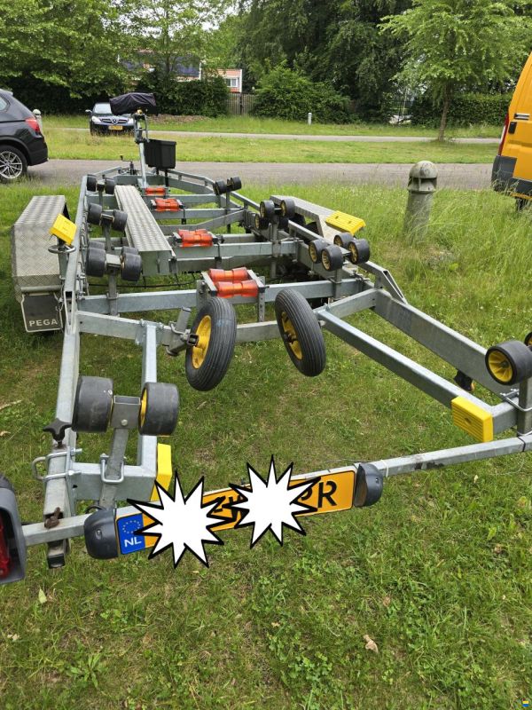 PEGA V-Liner 2700 kg + elektr. lier