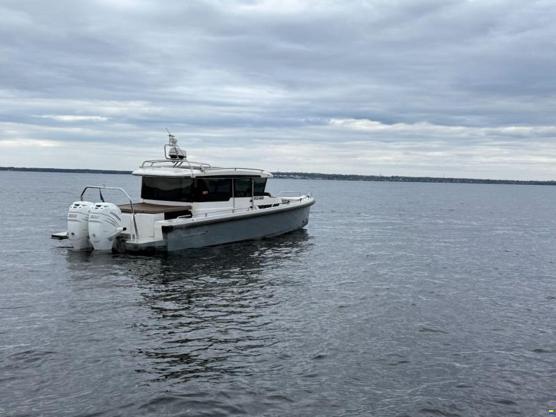 Axopar 37 XC Cross Cabin