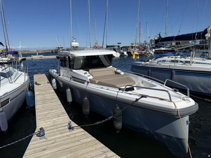 Axopar 37 XC Cross Cabin