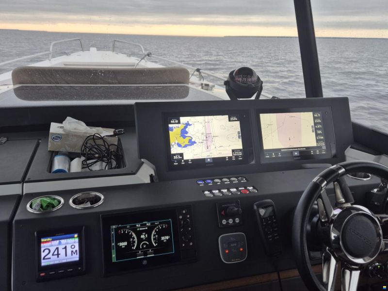 Axopar 37 XC Cross Cabin
