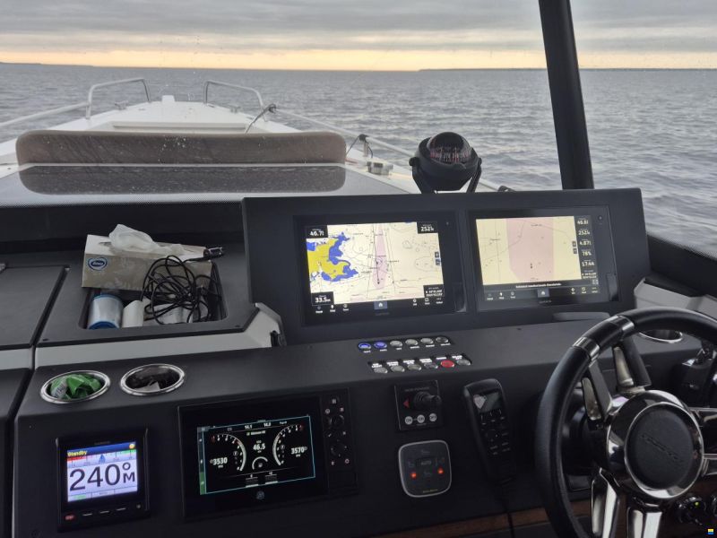 Axopar 37 XC Cross Cabin