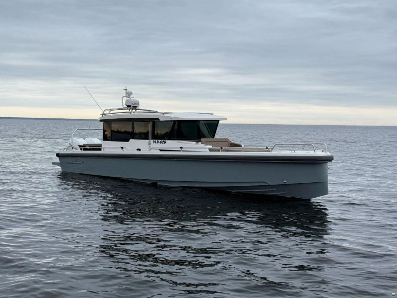 Axopar 37 XC Cross Cabin