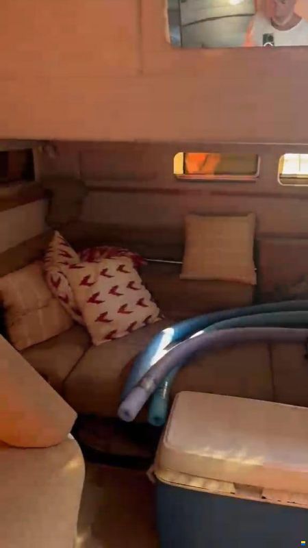Sea Ray 330