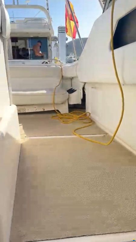 Sea Ray 330