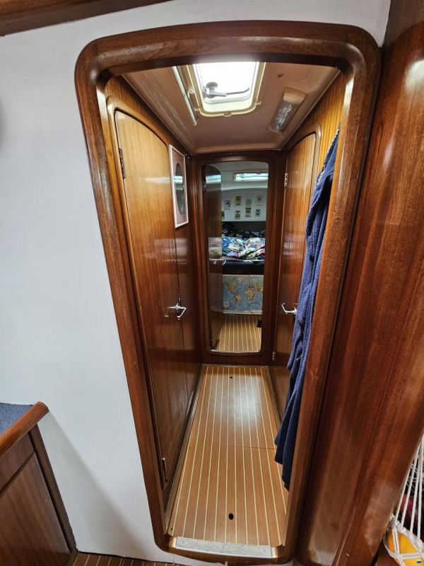 Bavaria 44