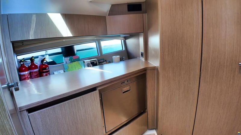 Sealine S335
