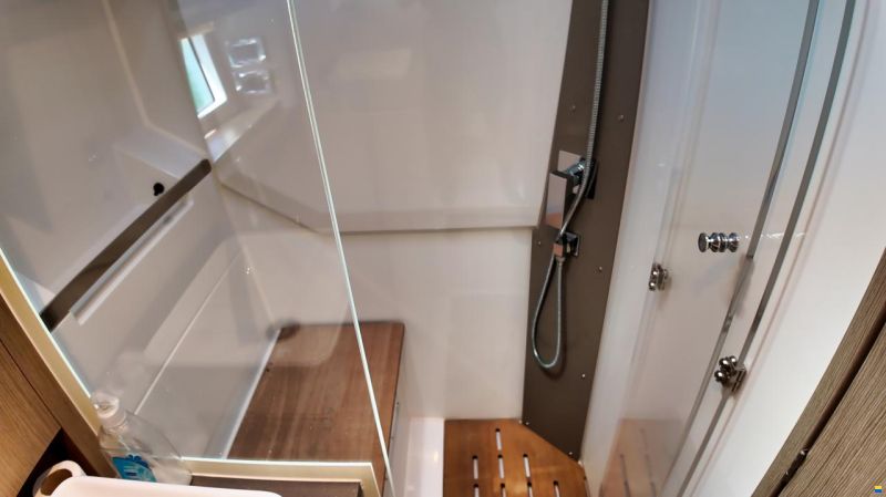 Sealine S335