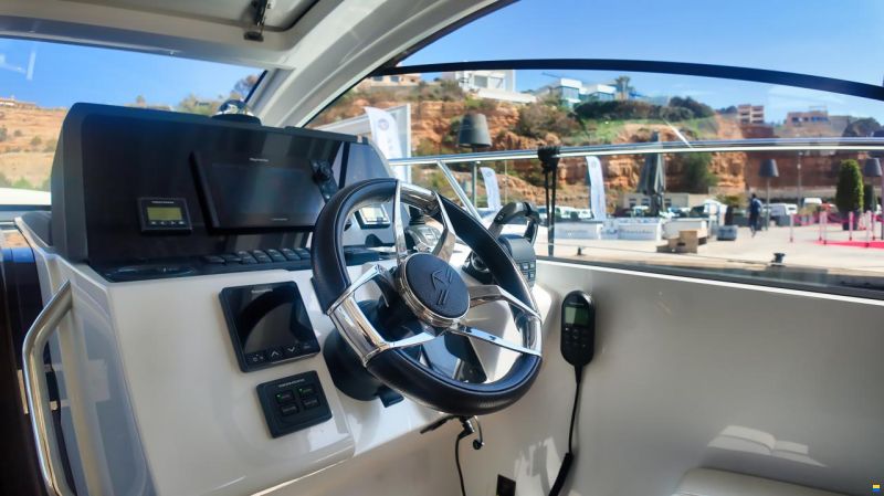 Sealine S335
