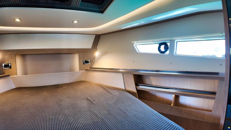 Sealine S335
