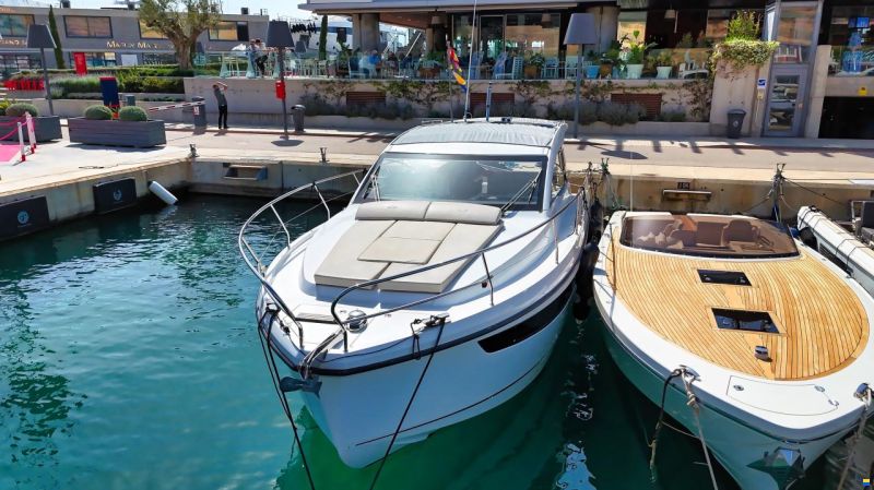 Sealine S335