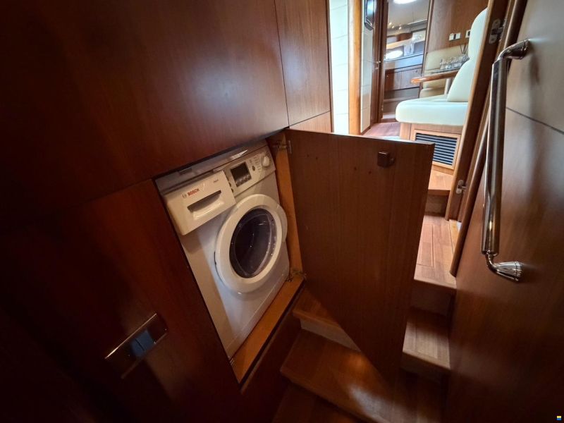 Sunseeker Predator 62