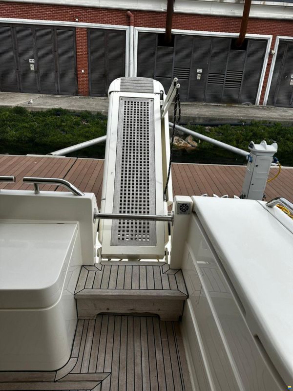 Ferretti 680